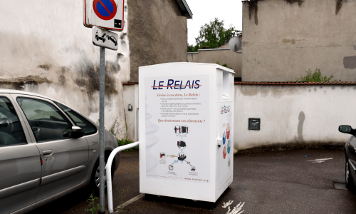 Friperie Solidaire de Château-Salins Benne à vêtements